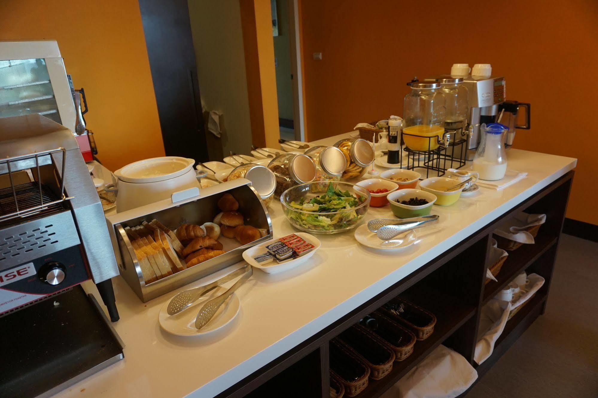 Watermark Hotel - Sizihwan Каосюн Екстериор снимка